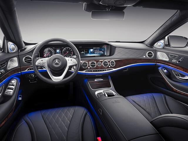 Innen setzt der Maybach auf edelste Materialien