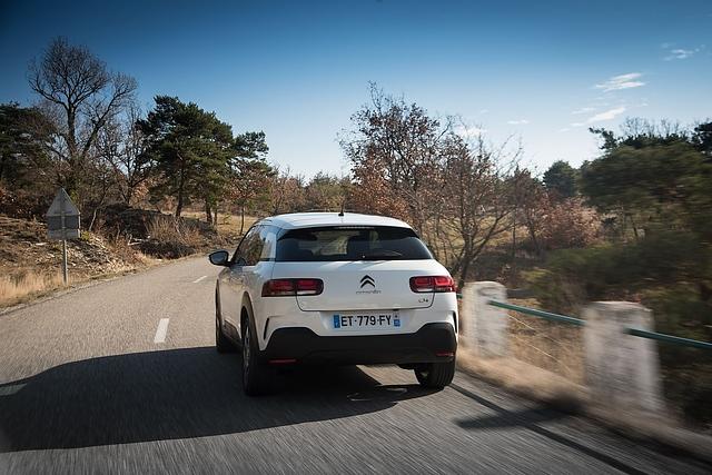 Die Rückleuchten erinnern an eine Kreuzung zwischen VW Touareg und Fiat Croma