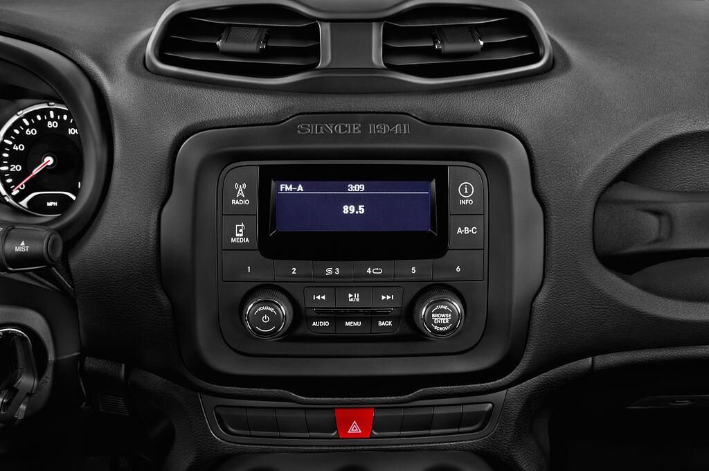 Jeep Renegade (Baujahr 2015) Sport 5 Türen Radio und Infotainmentsystem