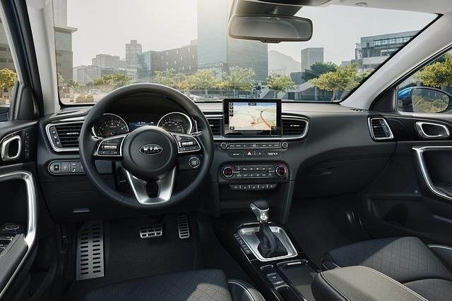 Das Interieur mit den chromumrandeten Luftauslässen und Instrumenten vermittelt Wohnlichkeit