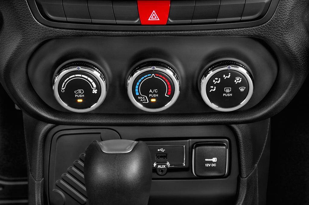 Jeep Renegade (Baujahr 2015) Sport 5 Türen Temperatur und Klimaanlage