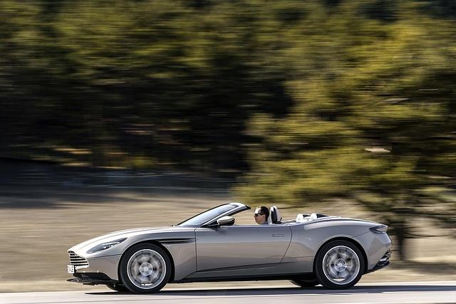Klassische Seitenlinie: Aston Martin DB11 Volante