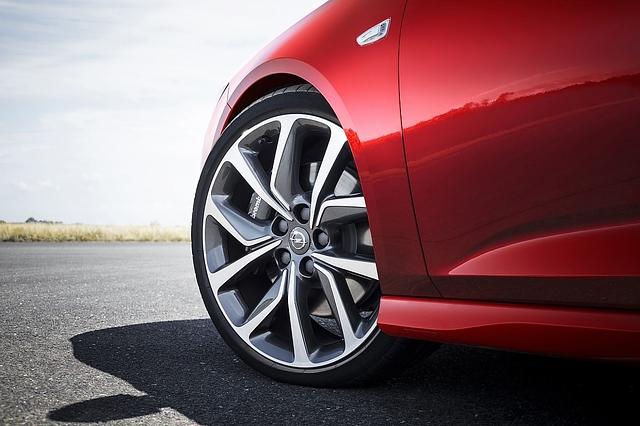 Für den Opel Insignia GSi Grand Sport sind optional 20 Zoil-Reifen erhältlich