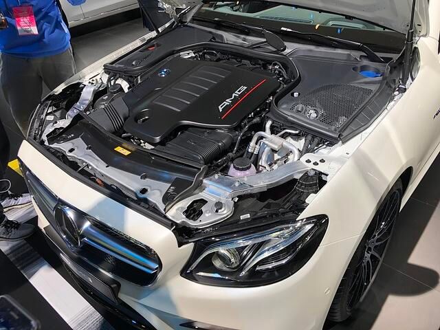 : Im E-Klasse Coupé und Cabrio sowie im CLS kommt ein Reihensechszylinder mit 48-Volt-Netz und elektrischem Verdichter zum Einsatz