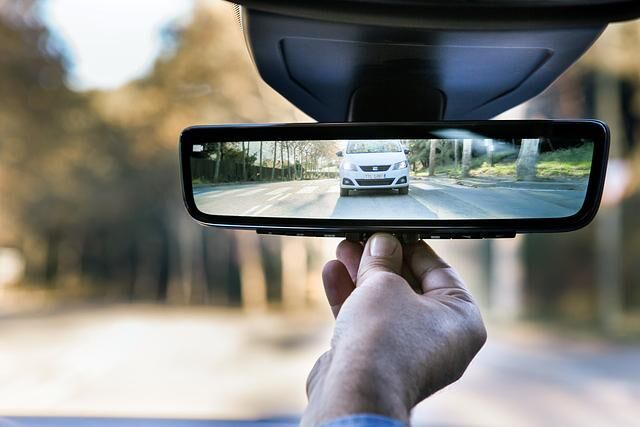 Ein weiteres Extra des Cristobal ist die Verwendung einer Rück-Kamera, deren Bild in den Innenspiegel projiziert wird und die dem Fahrer ein besseres Sichtfeld ohne jeglichen Toten Winkel bietet