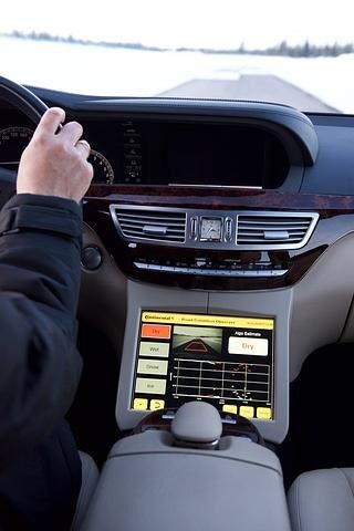 Mit Hilfe des Road Condition Observers können Fahrzeuge vorhersenen, wie es um die Reifenhaftung steht
