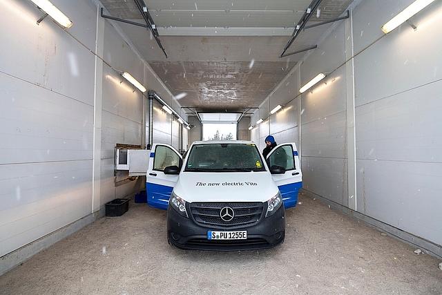 Der Mercedes eVito In der Kältekmmer beim Wintertest in Arjeplog