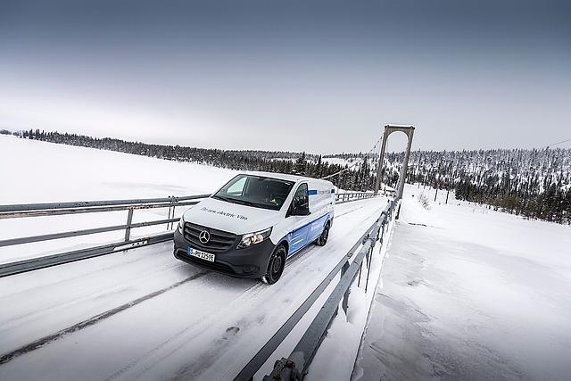 Zum Mercedes eVito Wintertest in Arjeplog gehören auch ausgedehnte Messfahrten über verschneite Straßen.