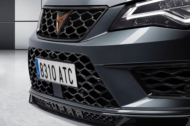 Der Cupra Ateca mit wuchtiger Front