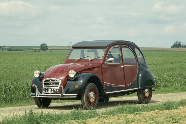 Tradition: 70 Jahre Citroen 2 CV - Schräge Vögel und schnatternde Boxer 