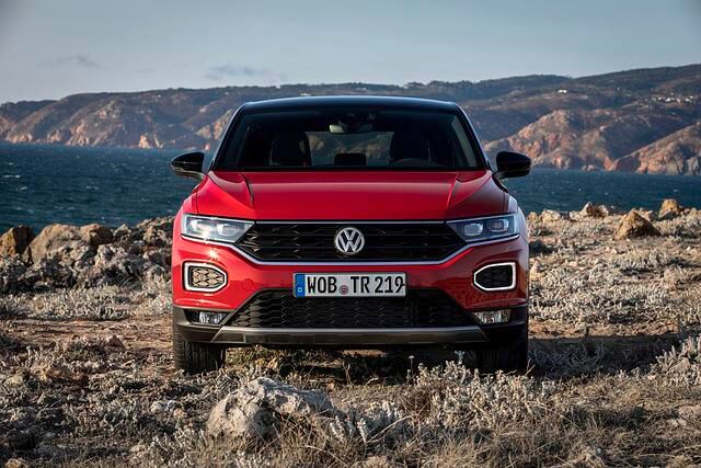 Der T-Roc hatte neben zahlreiche Assistenten wie unter anderem Spurhalte-, Fernlicht- und Abstandsregelungshelfer auch eine Verkehrsschilderkennung an Bord