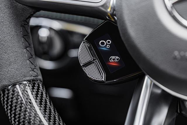 Mercedes AMG GT Coupé - variabel veränderbare Lenkradtasten