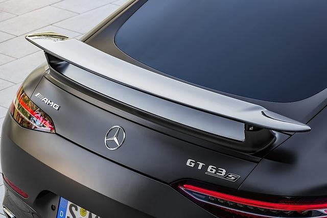 Mercedes AMG GT Coupé - der Spoiler muss sein - ist jedoch optisch eine Verunglimpfung