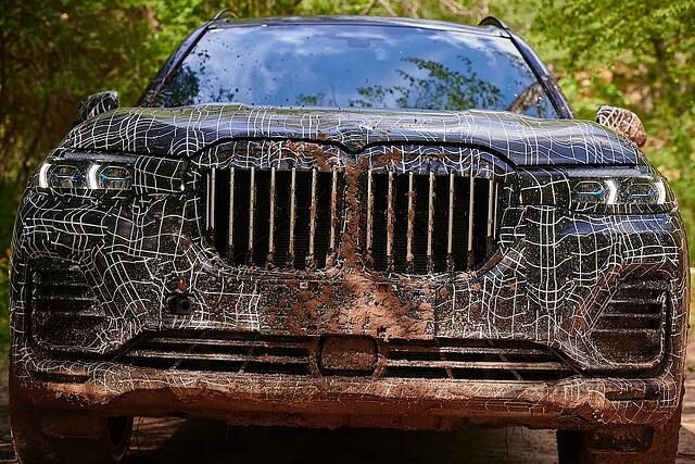 Stilprägenden beim BMW X7: die riesige BMW-Niere an der Front