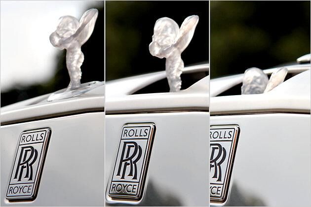 Die Kühlerfigur "Spirit of Ecstasy" fährt, wenige Momente nachdem der Motor abgestellt ist, automatisch ein