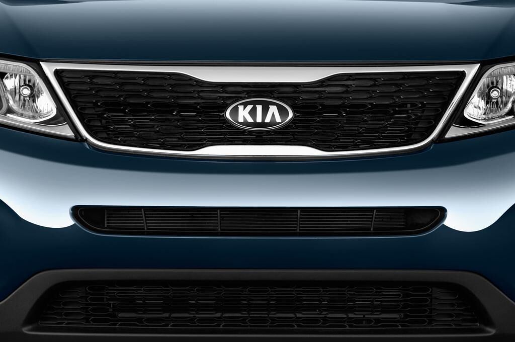 Kia Sorento (Baujahr 2013) Spirit 5 Türen Kühlergrill und Scheinwerfer