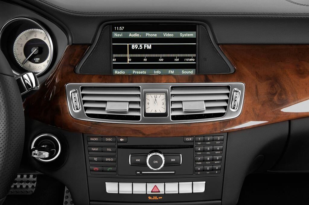 Mercedes CLS (Baujahr 2011) 500 4 Türen Radio und Infotainmentsystem