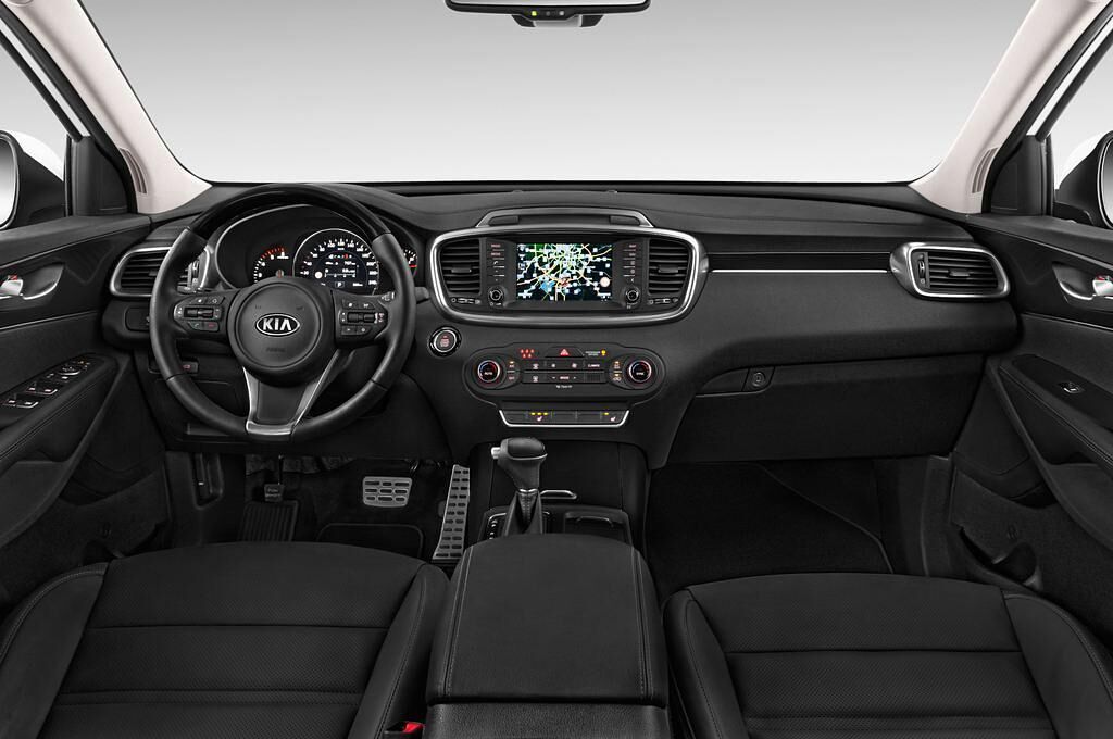Kia Sorento (Baujahr 2015) Spirit 5 Türen Cockpit und Innenraum