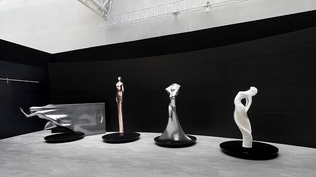 Die Statuen stehen für die vier Marken