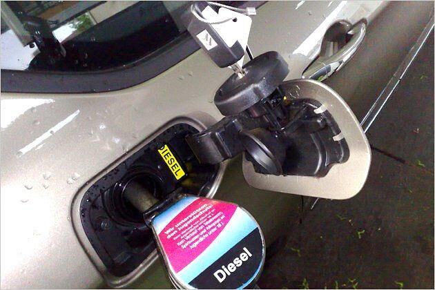 Ein bisschen umständlich: Der Tankdeckel des C5 muss mit dem Zündschlüssel aufgeschlossen werden