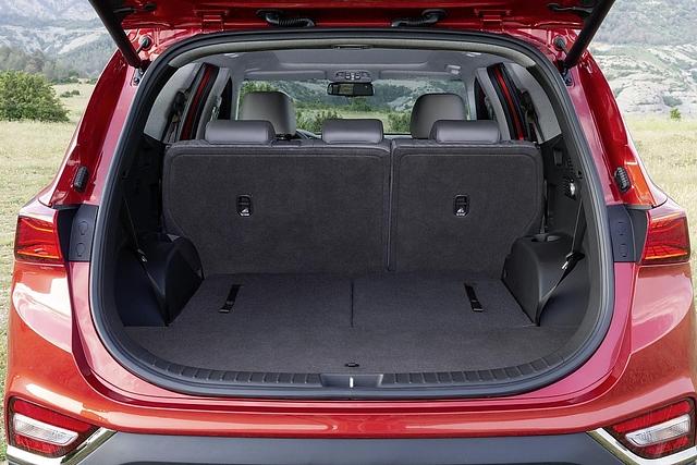 Im Normalfall faßt der Kofferraum des Hyundai Santa Fe bis zu 625 Liter