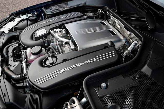 Im normalen C63 leistet der V8 350 kW/476 PS, in der S-Version sind es sogar 375 kW/510 PS