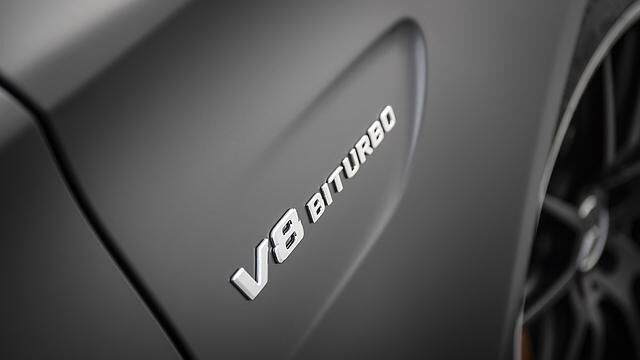 Der Biturbo-Motor schöpft seine Kraft aus vier Litern Hubraum