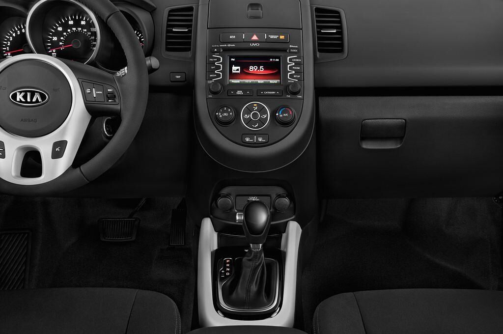 Kia Soul (Baujahr 2012) Attract 5 Türen Mittelkonsole