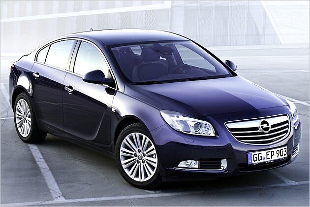 Der Insignia erhält im Modelljahr 2012 verbesserte Motoren und neue Ausstattung