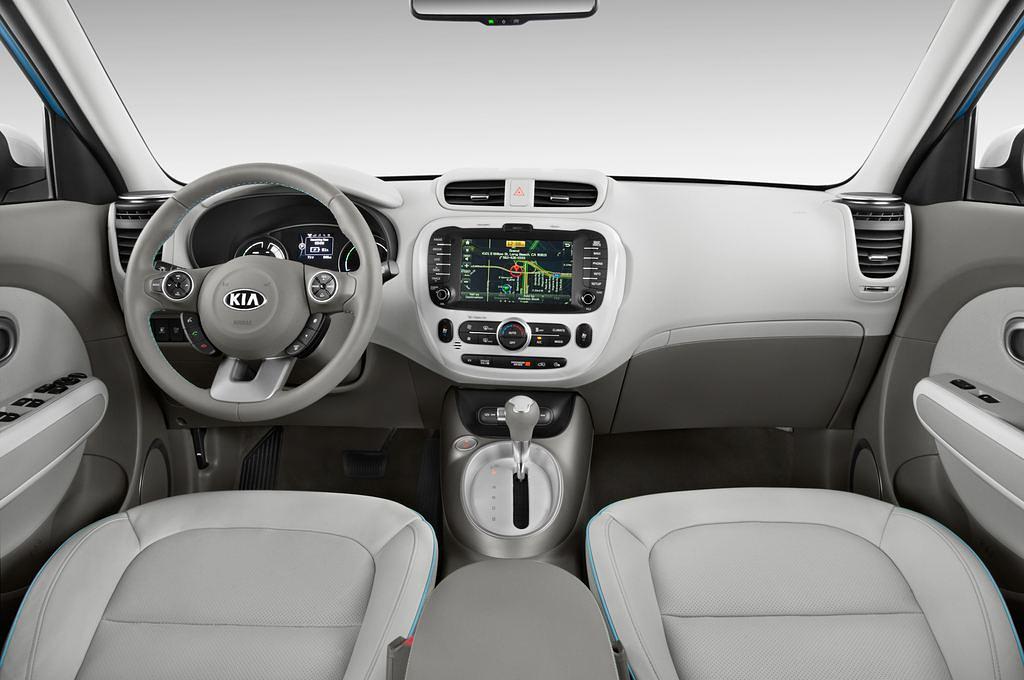 Kia Soul (Baujahr 2015) EV 5 Türen Cockpit und Innenraum