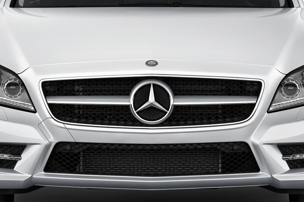 Mercedes CLS (Baujahr 2011) 500 4 Türen Kühlergrill und Scheinwerfer