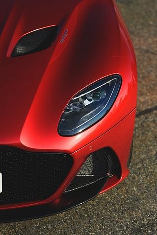 Aston Martin DBS Superleggera - scharfes Gesicht