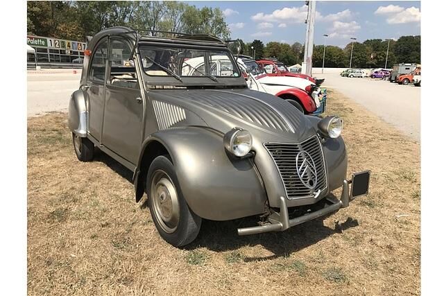 Citroen 2 CV in Wellblech-Design von 1956