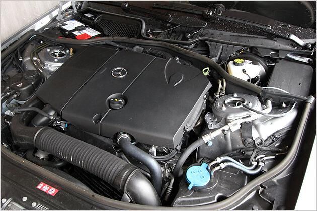 Der Vierzylinder-Diesel überzeugt durch genügend Kraft, bietet aber keinen standesgemäßen Motorsound