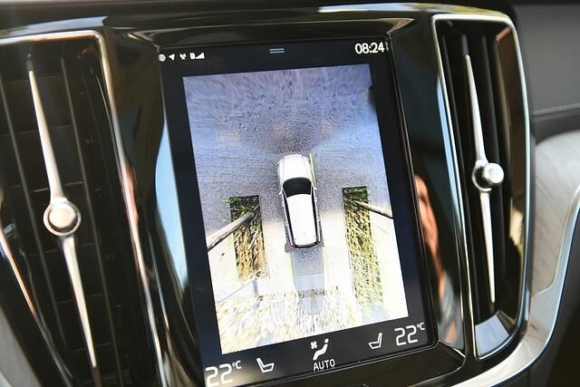 Hochkant-Display mit 360-Grad-Kamera