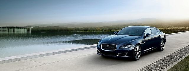 Der Jaguar XJ50 hat 300 PS