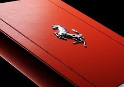 „Ferrari“-Buch im Alu-V12  - Preisintensives Sammlerstück 