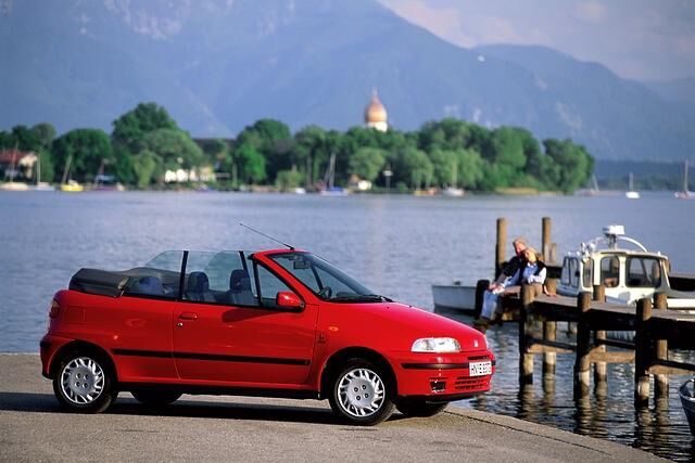 Das Vollcabriolet ohne den sonst aus Stabilitätsgründen notwendigen feststehenden Überrollbügel verführte zum Sonnenbad