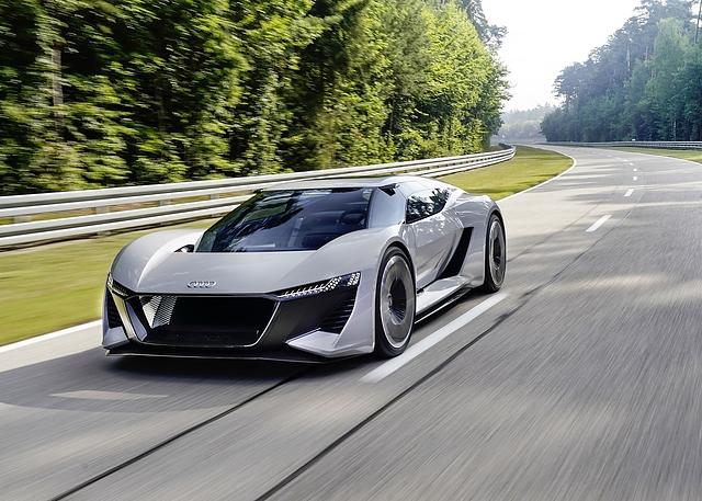 Der Audi PB18 e-tron hat Feststoffbatterien verbaut, die eine Reichweite von rund 500 Kilometern garantieren