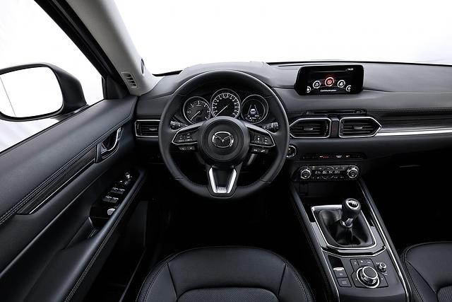 Das Cockpit im Mazda CX-5 ist fahrerorientiert