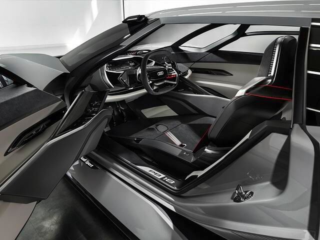 Auf Schalter und Drehknöpfe verzichtet das Cockpit des Audi PB18 E-Tron