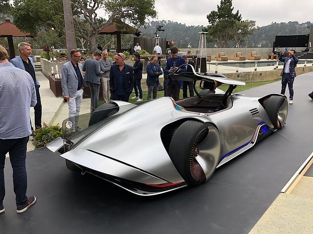 Der Mercedes EQ Silver Arrow ist rund 5,30 Meter lang