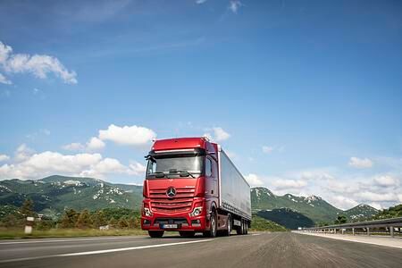 Mercedes Actros  - 40 Tonnen digital