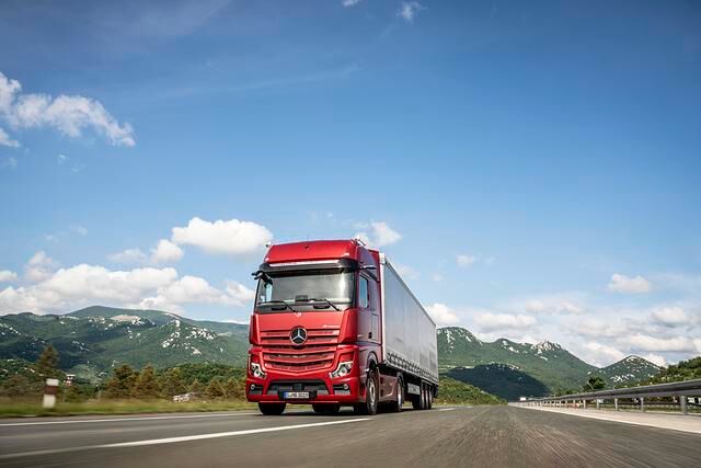Mercedes Actros  - 40 Tonnen digital