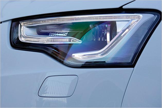 Tagfahrlicht-LED-Band in Spangenform: Das Lichtdesign spielt für Audi eine wichtige Rolle