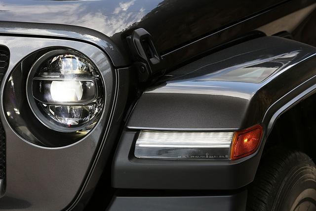 Der neue Jeep Wrangler hat LED-Scheinwerfer