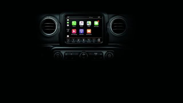Das Smartphone kann man problemlos in das Infotainment-System koppeln
