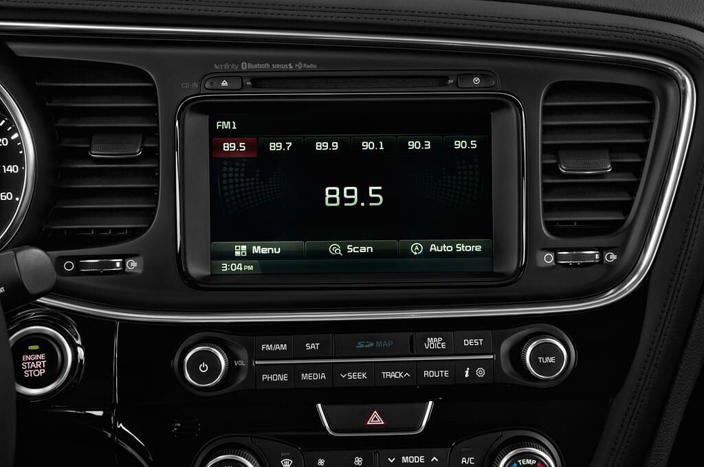 Kia Optima (Baujahr 2015) Edition 7 2WD AT 4 Türen Radio und Infotainmentsystem