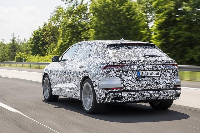 Beim Heck erkennt man die neue Audi Lichtgrafik