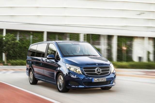 Die V-Klasse bietet Mercedes in einer Kurz- und Langversion sowie einer extralangen Variante an